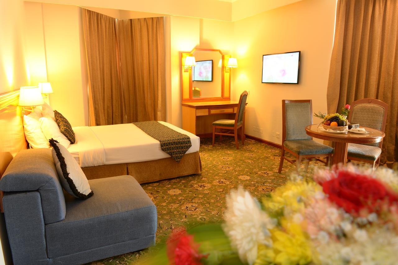 Phoenicia Hotel Манама Екстер'єр фото