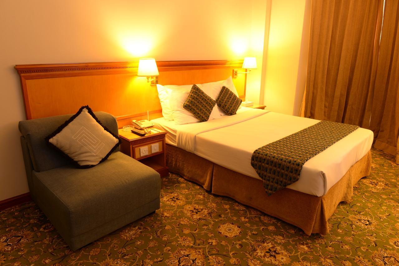 Phoenicia Hotel Манама Екстер'єр фото