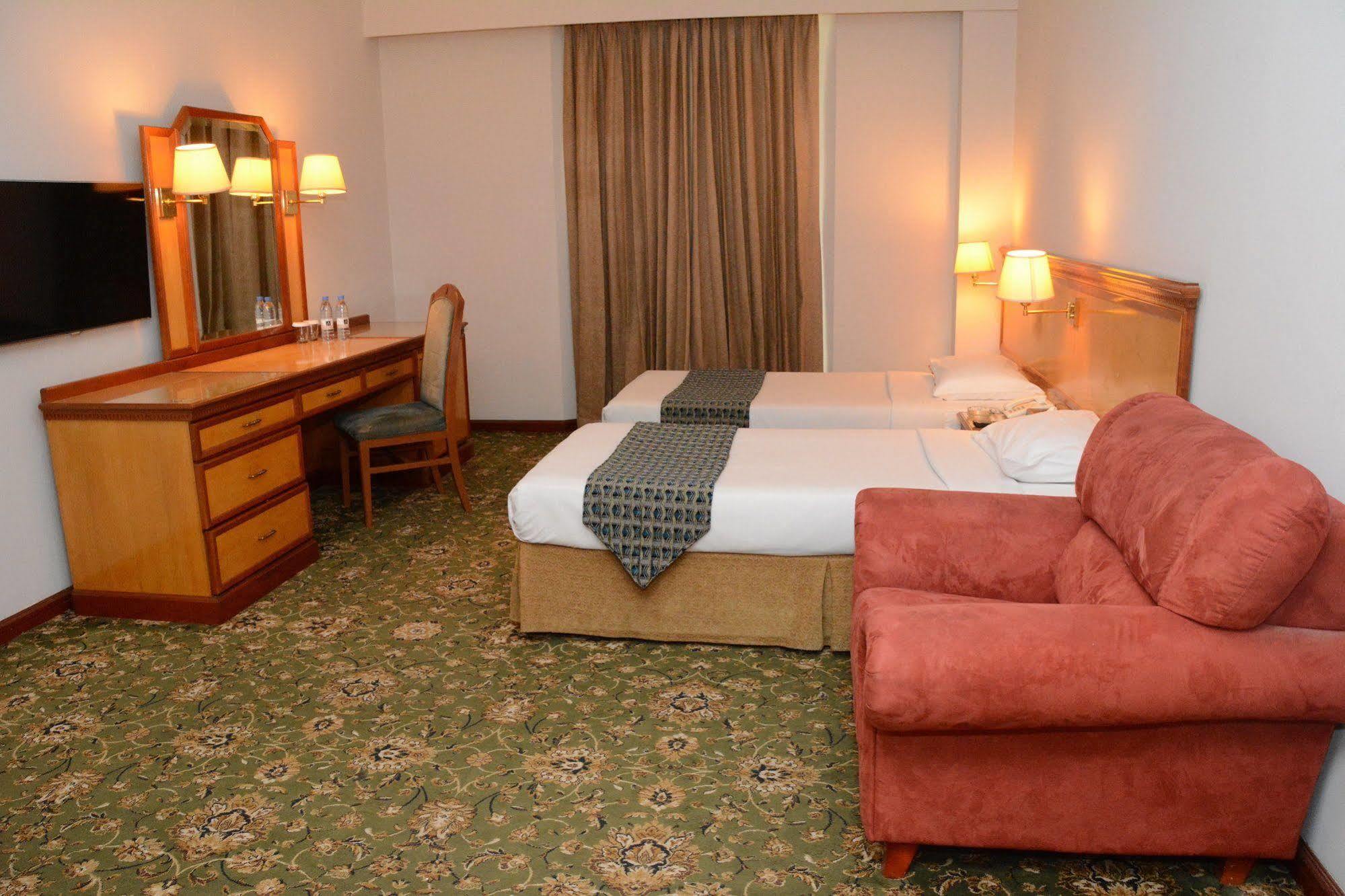 Phoenicia Hotel Манама Екстер'єр фото