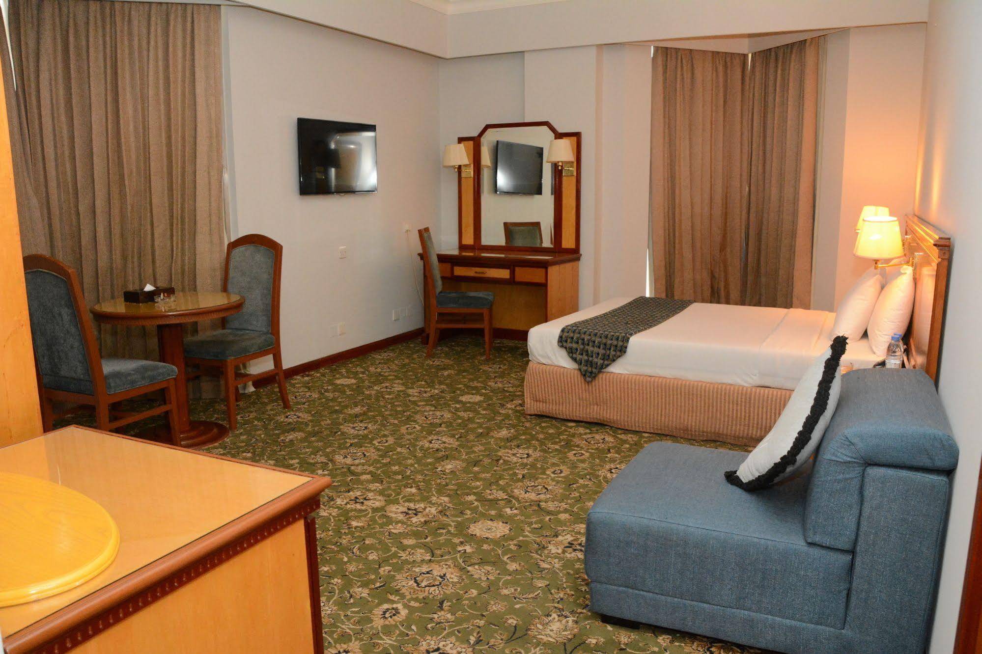 Phoenicia Hotel Манама Екстер'єр фото