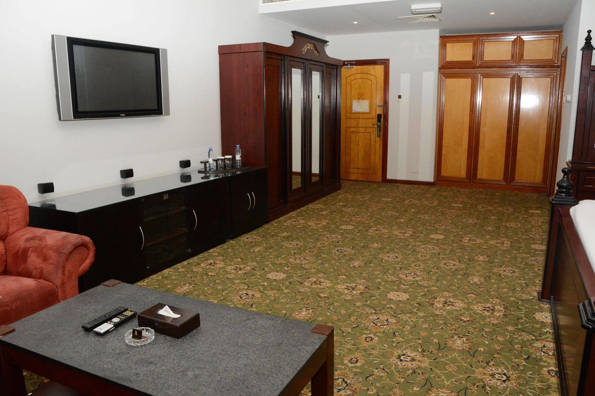 Phoenicia Hotel Манама Екстер'єр фото