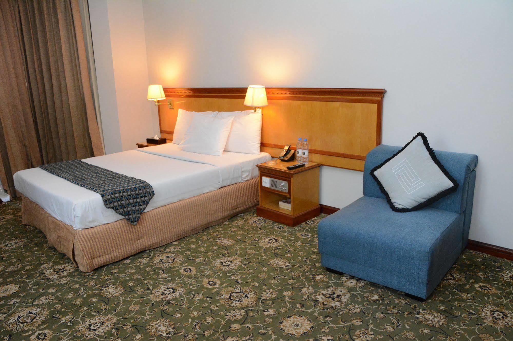 Phoenicia Hotel Манама Екстер'єр фото