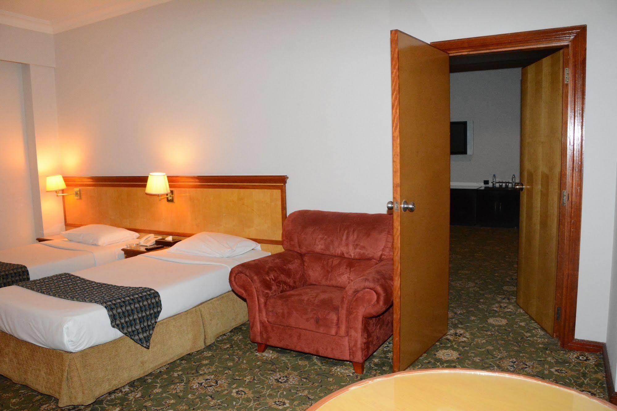 Phoenicia Hotel Манама Екстер'єр фото